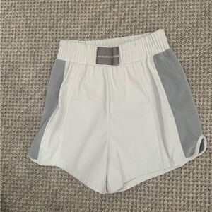 Brand new shorts (maniere de voir)